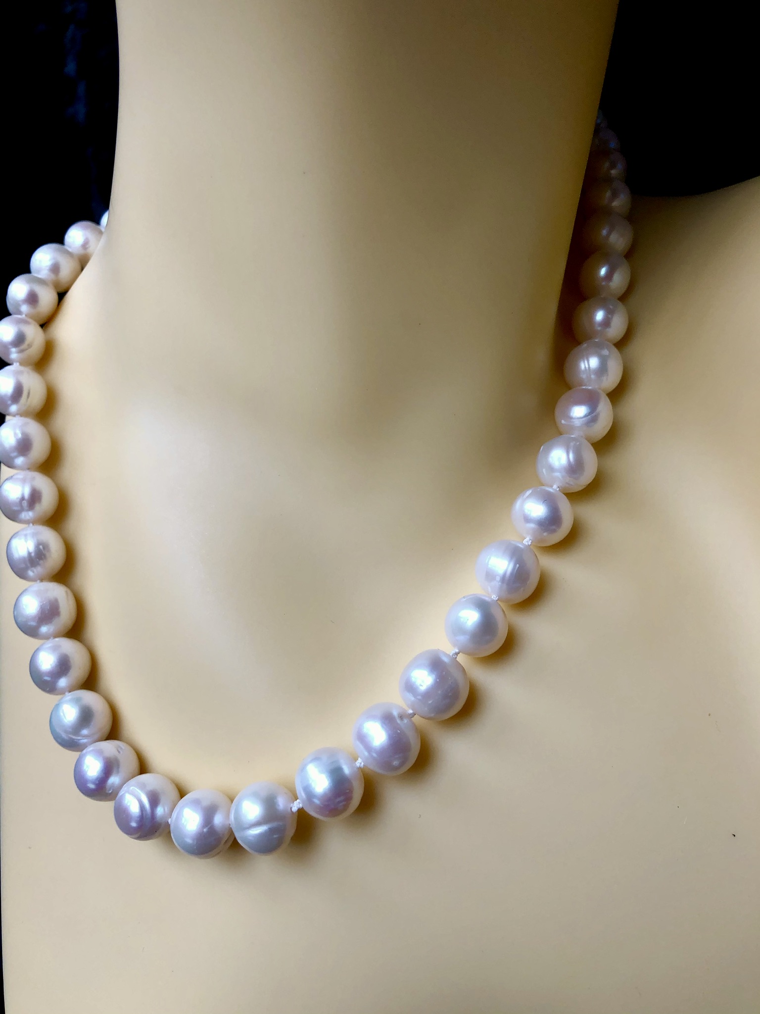 Fluid Hand-Knotted Pearl Necklace - Jewels and Hats