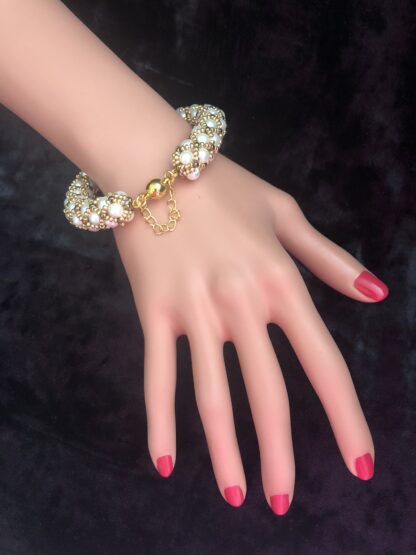 Image for Kiss Kross cream shell and gold bracelet 2