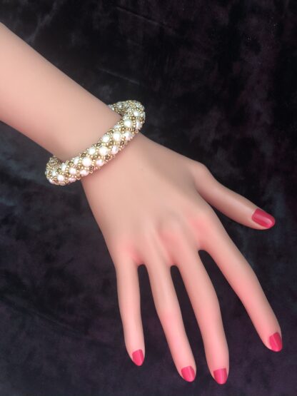 Image for Kiss Kross cream shell and gold bracelet 4