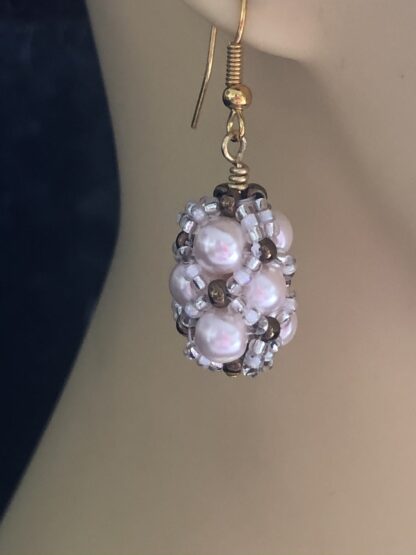 Image for Kiss Kross soft white shell pearl earrings 4