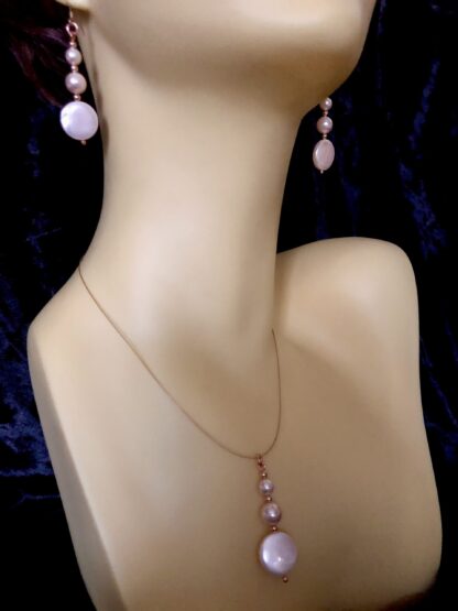 Image for Shell Pearl Coin Pendant 1