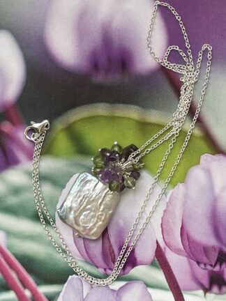 Image for Pearl, amethyst and peridot droplets pendant 7